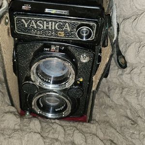 Yasicha mat 124G cameraold antique camera. In really good condition.
